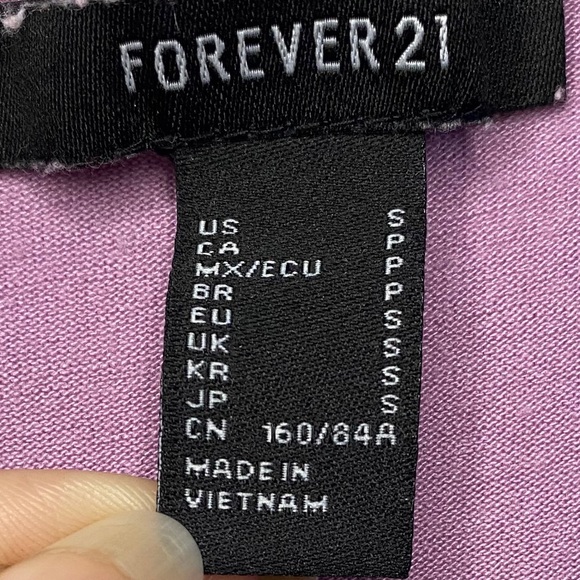 V neck purple cropped top with buttons / size M - Picture 7 of 7